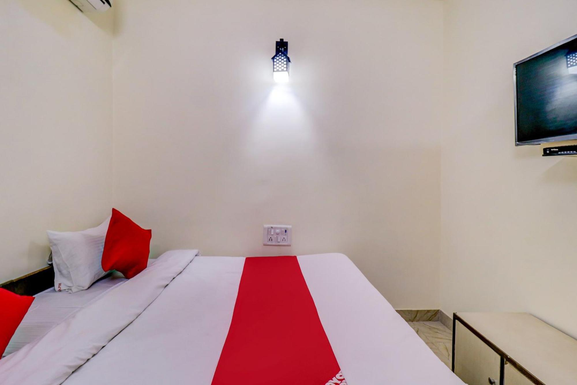 Hotel O Rs Hotels Near Pitampura Metro Delhi (National Capital Territory of India) Exterior foto