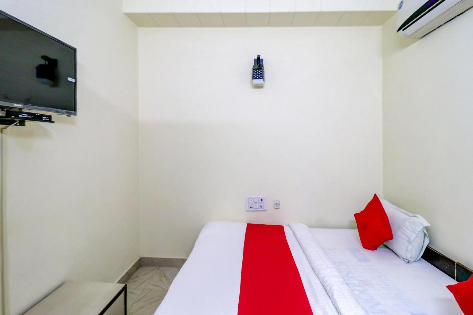 Hotel O Rs Hotels Near Pitampura Metro Delhi (National Capital Territory of India) Exterior foto
