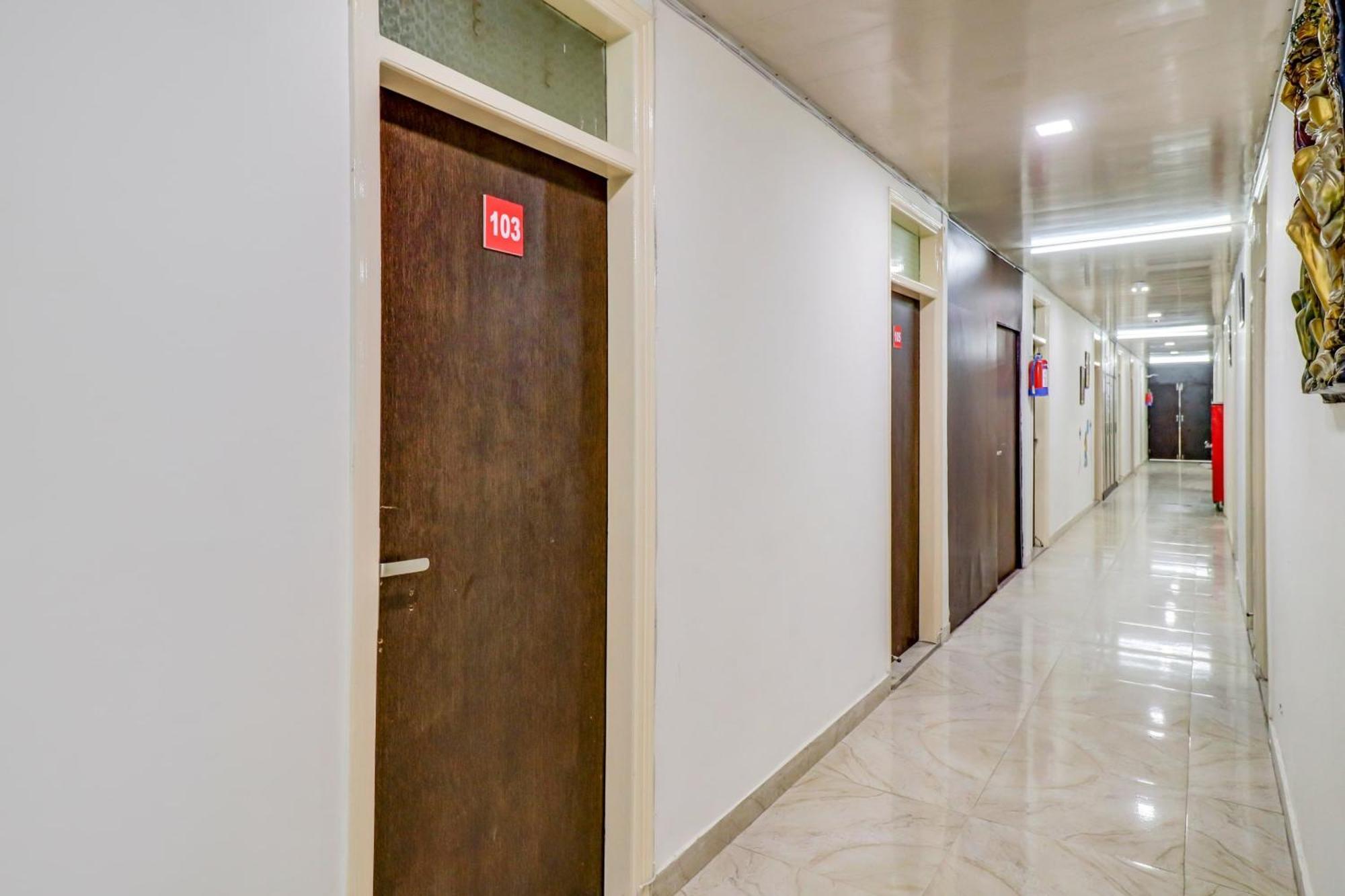 Hotel O Rs Hotels Near Pitampura Metro Delhi (National Capital Territory of India) Exterior foto