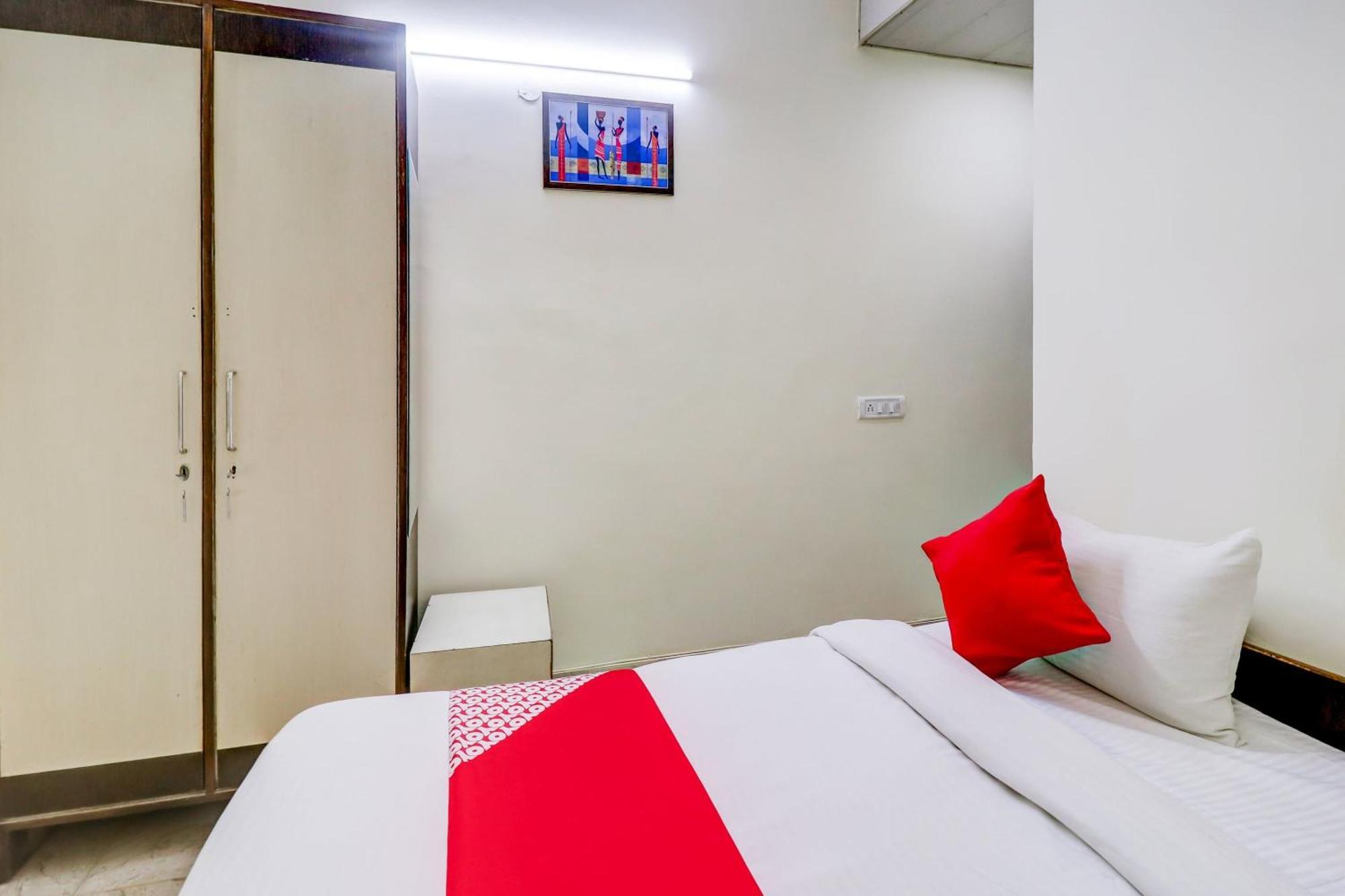 Hotel O Rs Hotels Near Pitampura Metro Delhi (National Capital Territory of India) Exterior foto