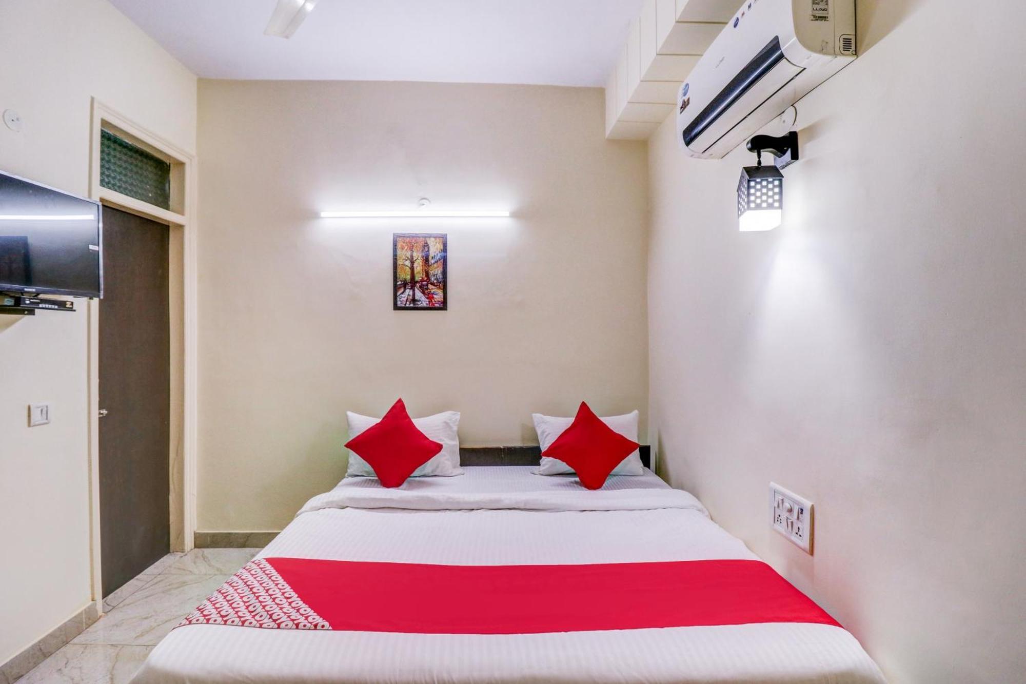 Hotel O Rs Hotels Near Pitampura Metro Delhi (National Capital Territory of India) Exterior foto