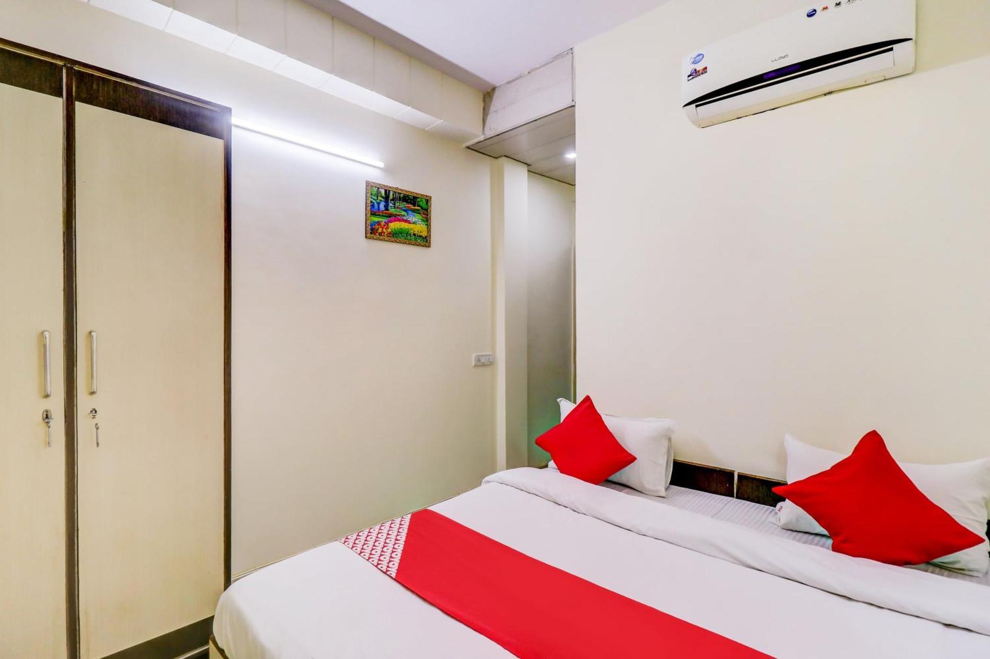 Hotel O Rs Hotels Near Pitampura Metro Delhi (National Capital Territory of India) Exterior foto