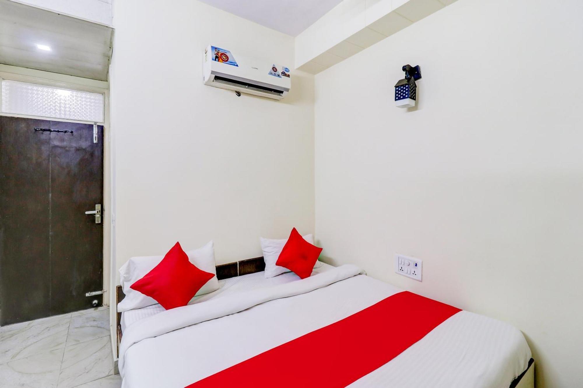 Hotel O Rs Hotels Near Pitampura Metro Delhi (National Capital Territory of India) Exterior foto